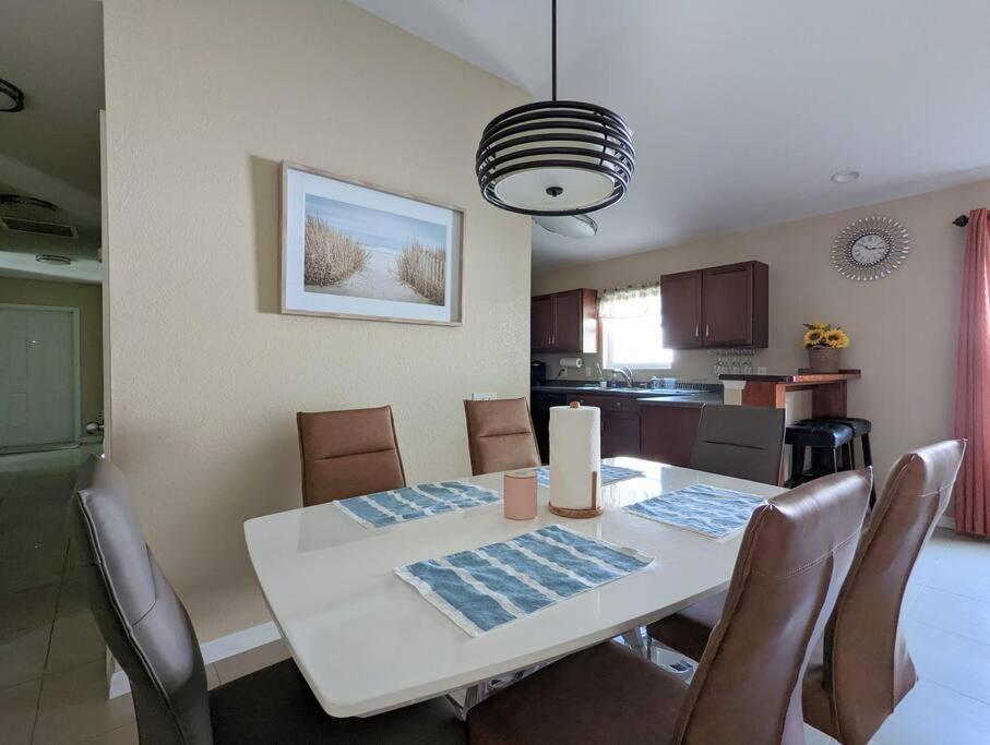 3Bed & 2Bath Property Couple Minutes From Siesta Key Beach & Downtown Sarasota Exterior foto