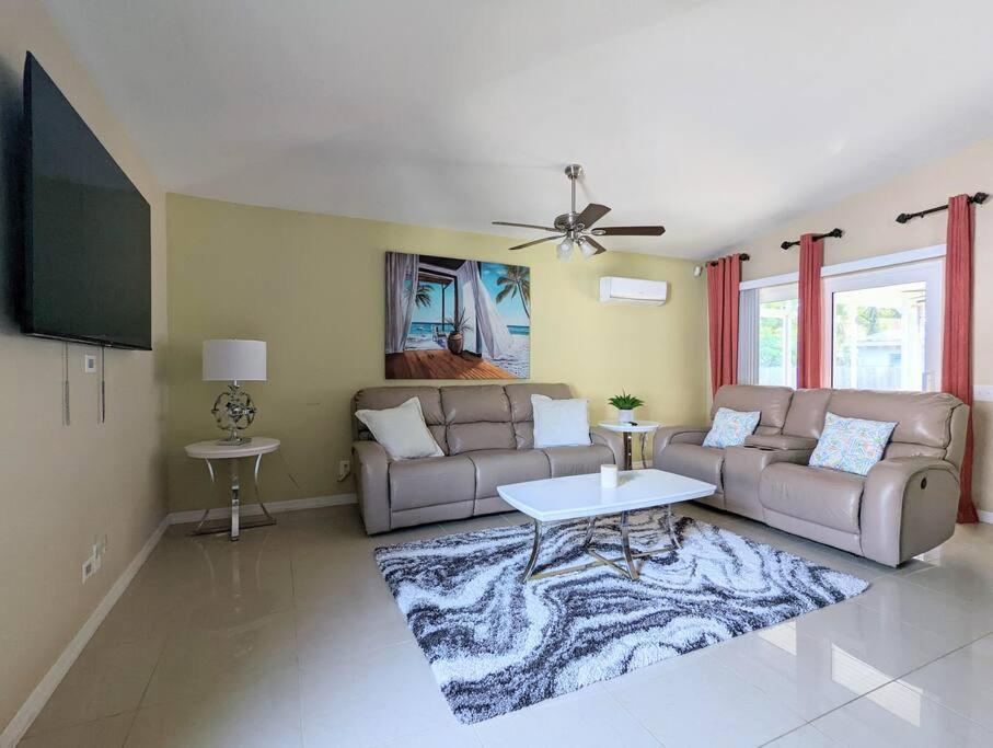 3Bed & 2Bath Property Couple Minutes From Siesta Key Beach & Downtown Sarasota Exterior foto